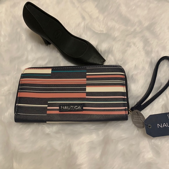 NAUTICA Brown ribbon stripe Money Manager clutch wallet like new (162) - Picture 1 of 13